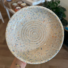 Grande assiette à râper en céramique multicolore