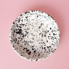 Grande assiette à râper en céramique noir et blanc