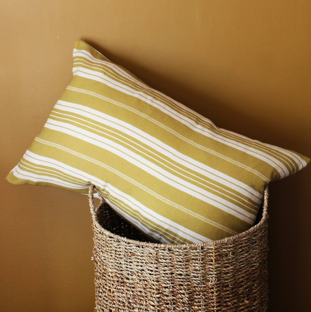 Coussin décoratif à rayures jaunes en gaze de coton - Heritage Studio