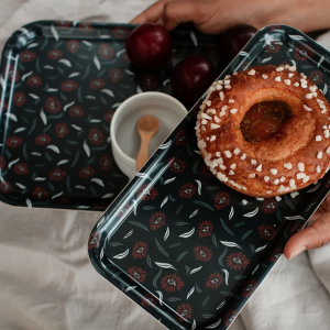 Plateau en bois fleuri