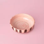 Assiette à râper moyenne rayures chocolat et rose